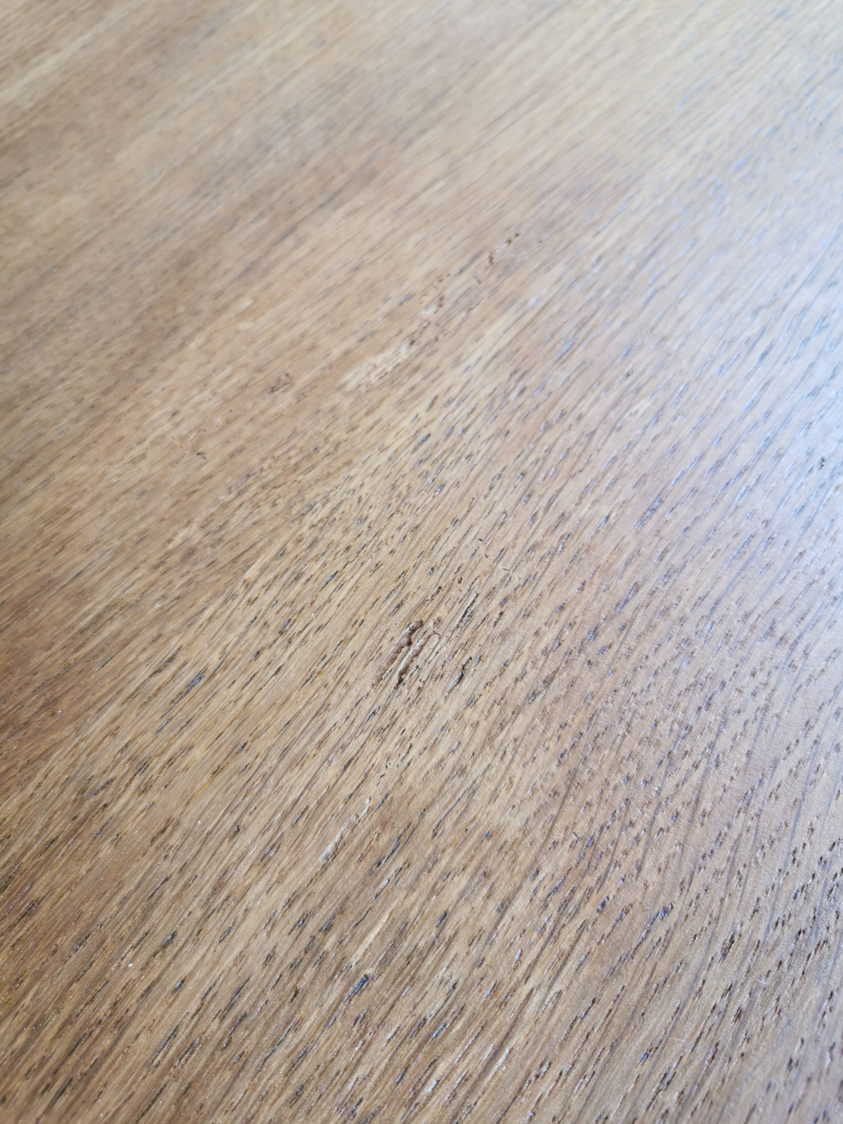 Oak chest of drawers