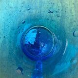 Broc en verre bleu fait main du milieu du siècle, années 1960