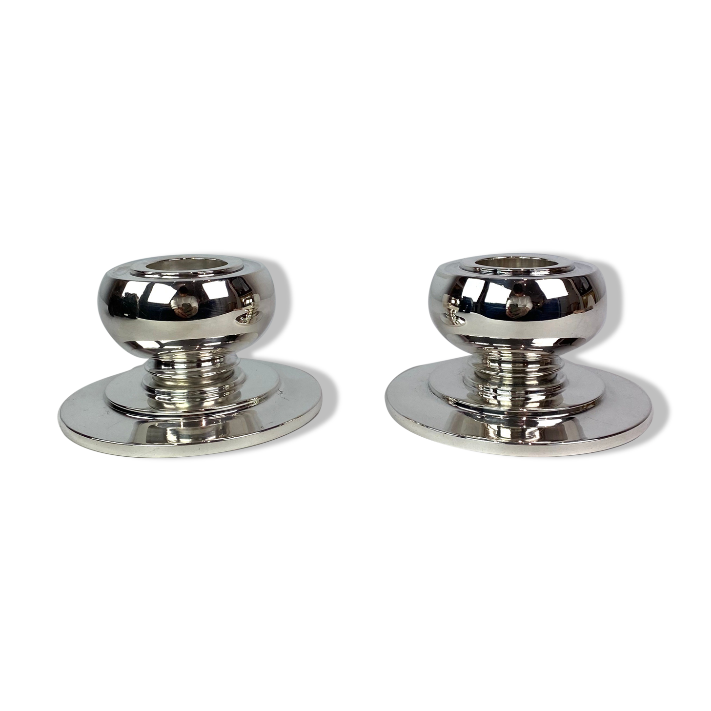 Set of two low candlesticks of 925 sterling and hallmarked silver, 1930s
