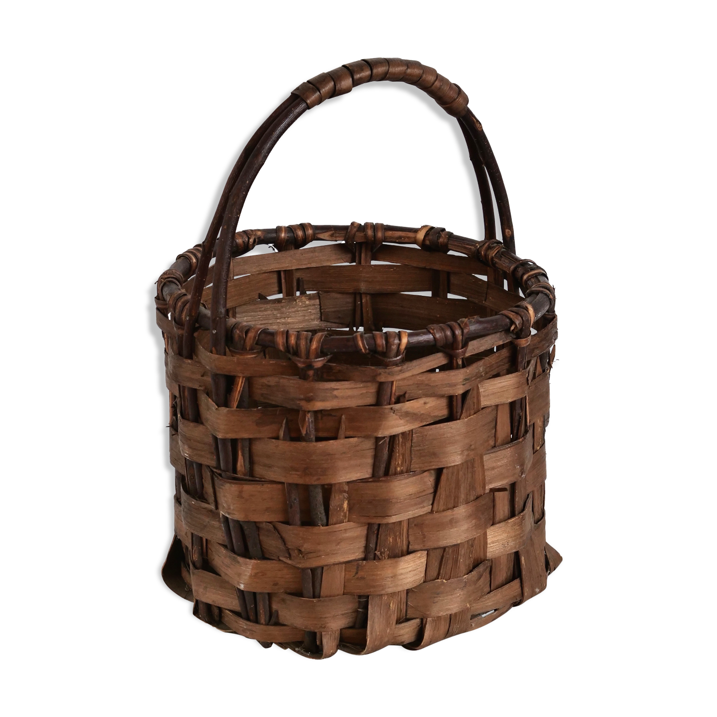 Brutalist basket in bark
