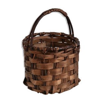 Brutalist basket in bark