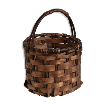 Brutalist basket in bark