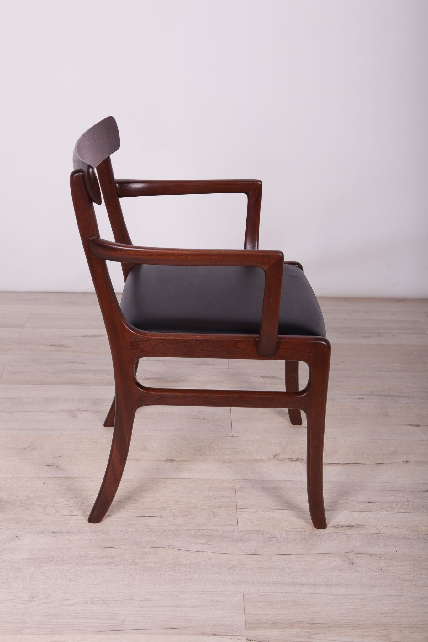 Set of 8 danish dining chairs by Ole Wanscher for Poul Jeppesens Møbelfabrik, 1960s