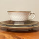 Ensemble trio de tasses à thé marron Reichenbach avec soucoupe et assiette, porcelaine fine est-allemande fabriquée en 1968-1990