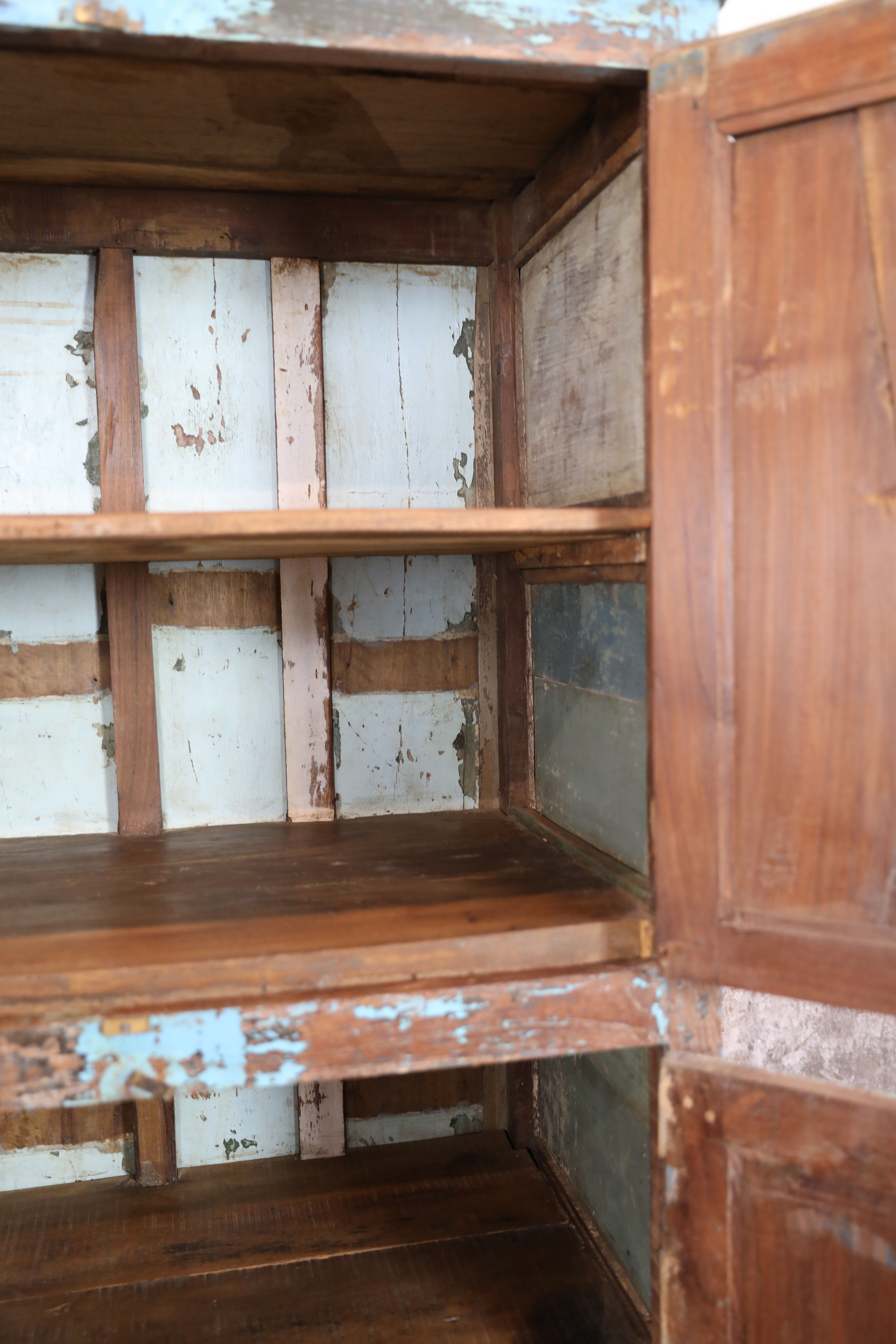 Cabinet 4 solid doors in blue patinated wood