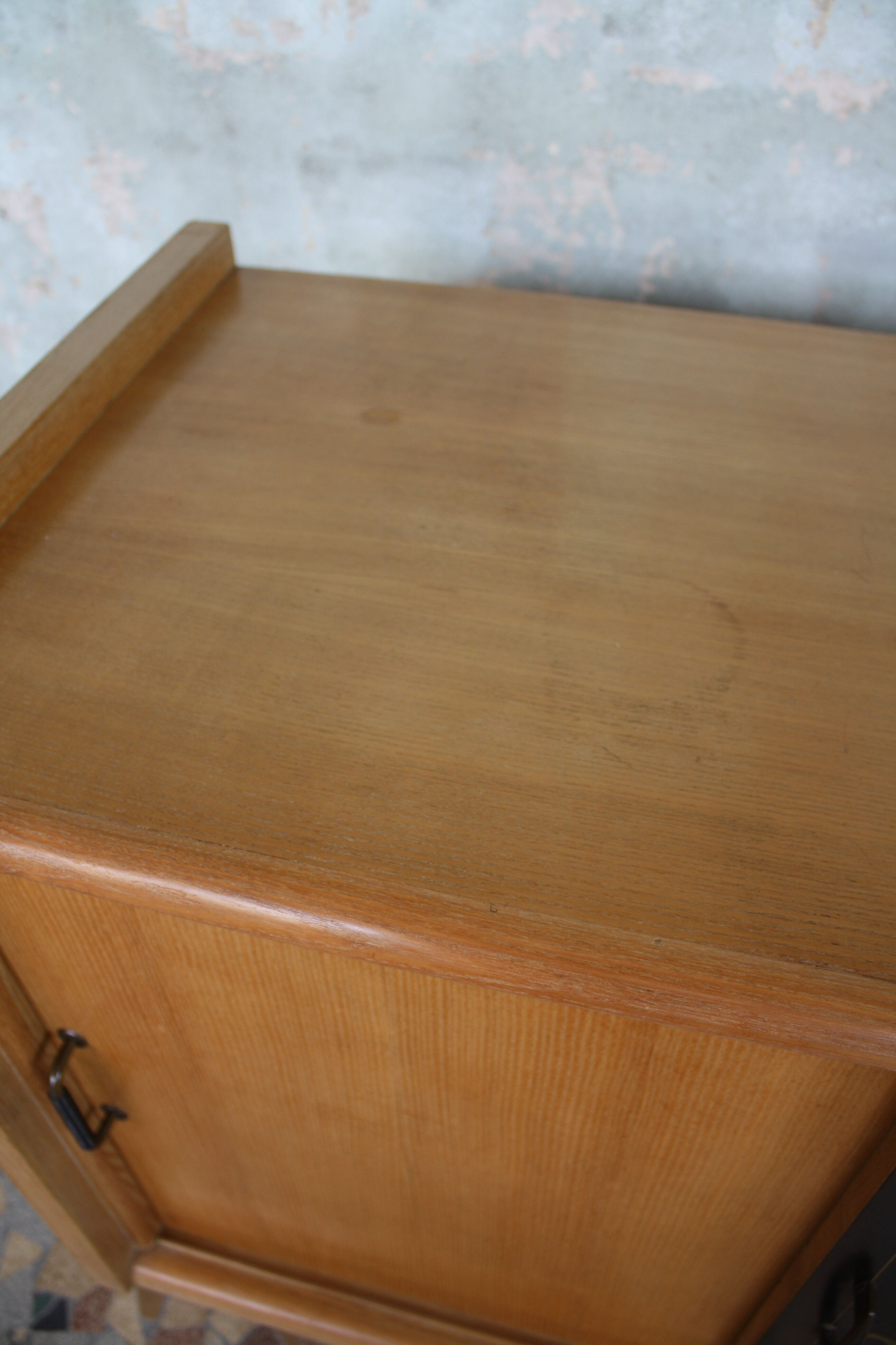 Enfilade vintage chêne clair pieds compas