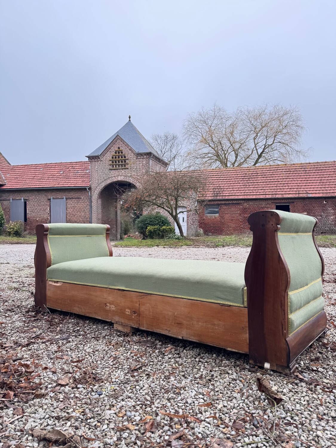 Banquette, lit de repos formant coffre en acajou d’époque restauration
