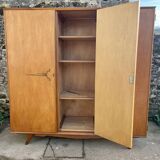 Armoire en chêne 3 portes miroir pieds compas