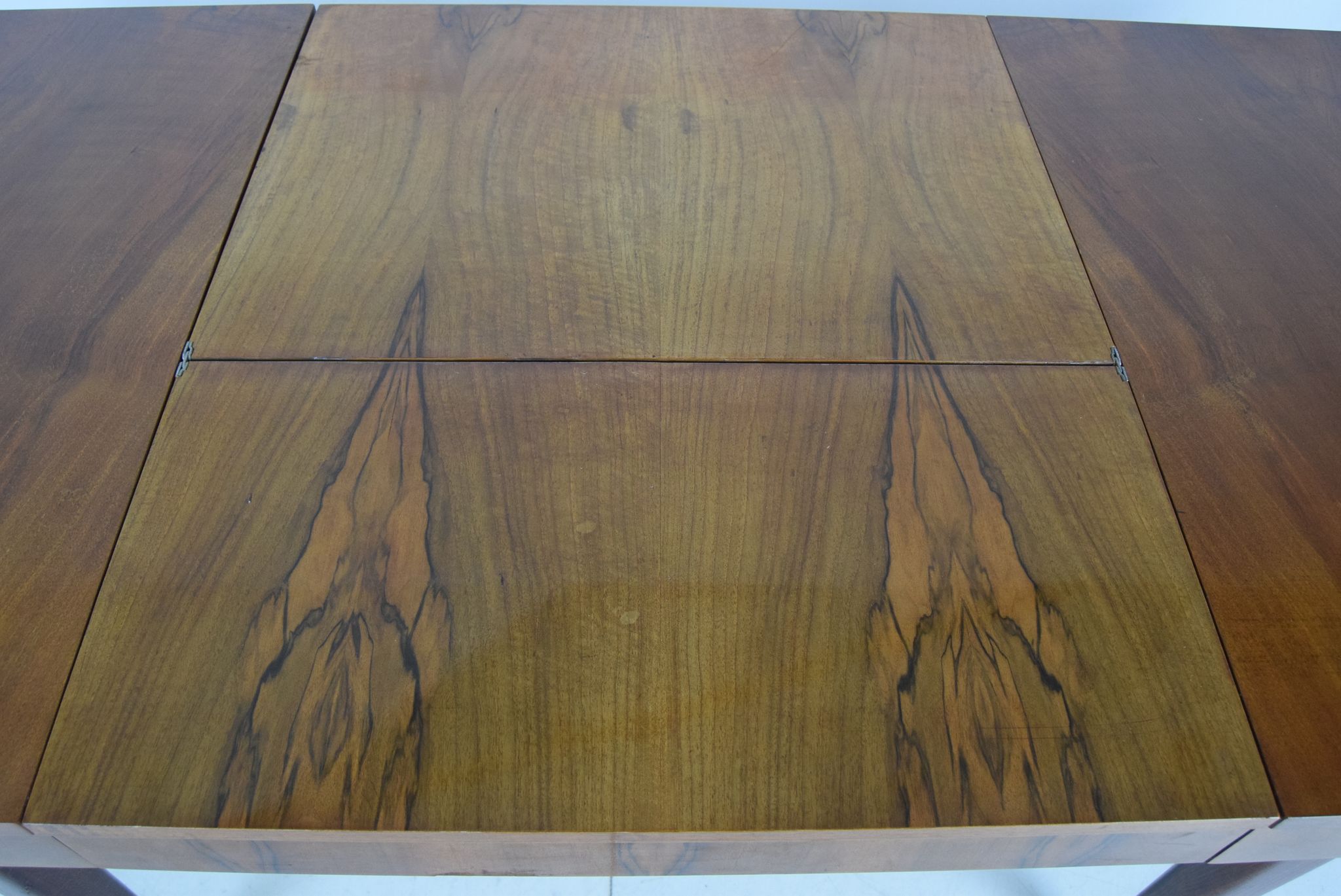 Table à manger extensible Art déco, conçue par Jindrich Halabala, années 1940.