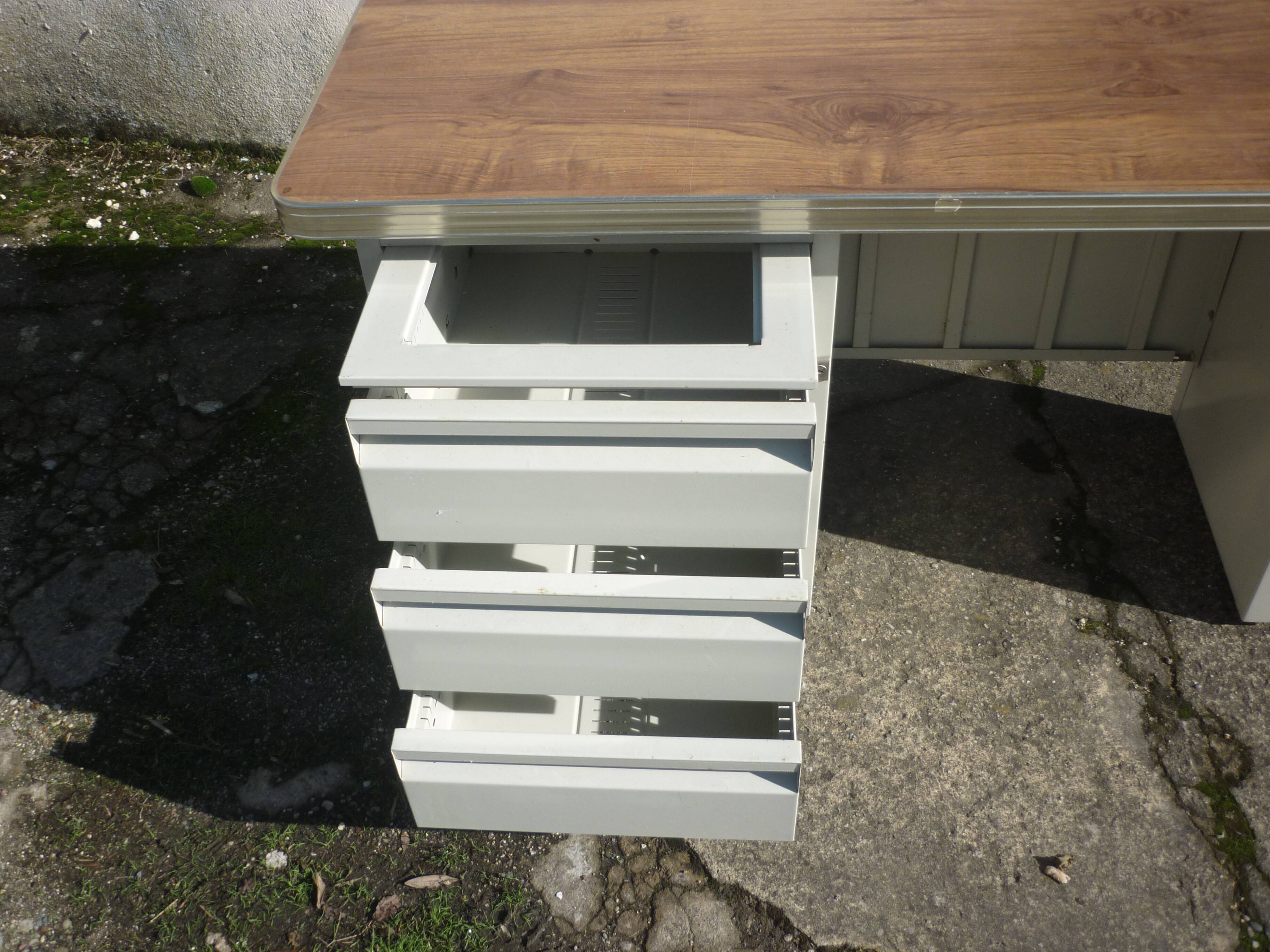 Atal vintage metal office