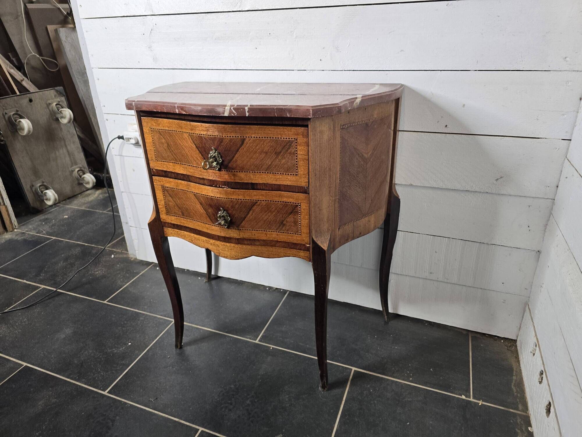 Curved chest of drawers in Louis XV style marquetry