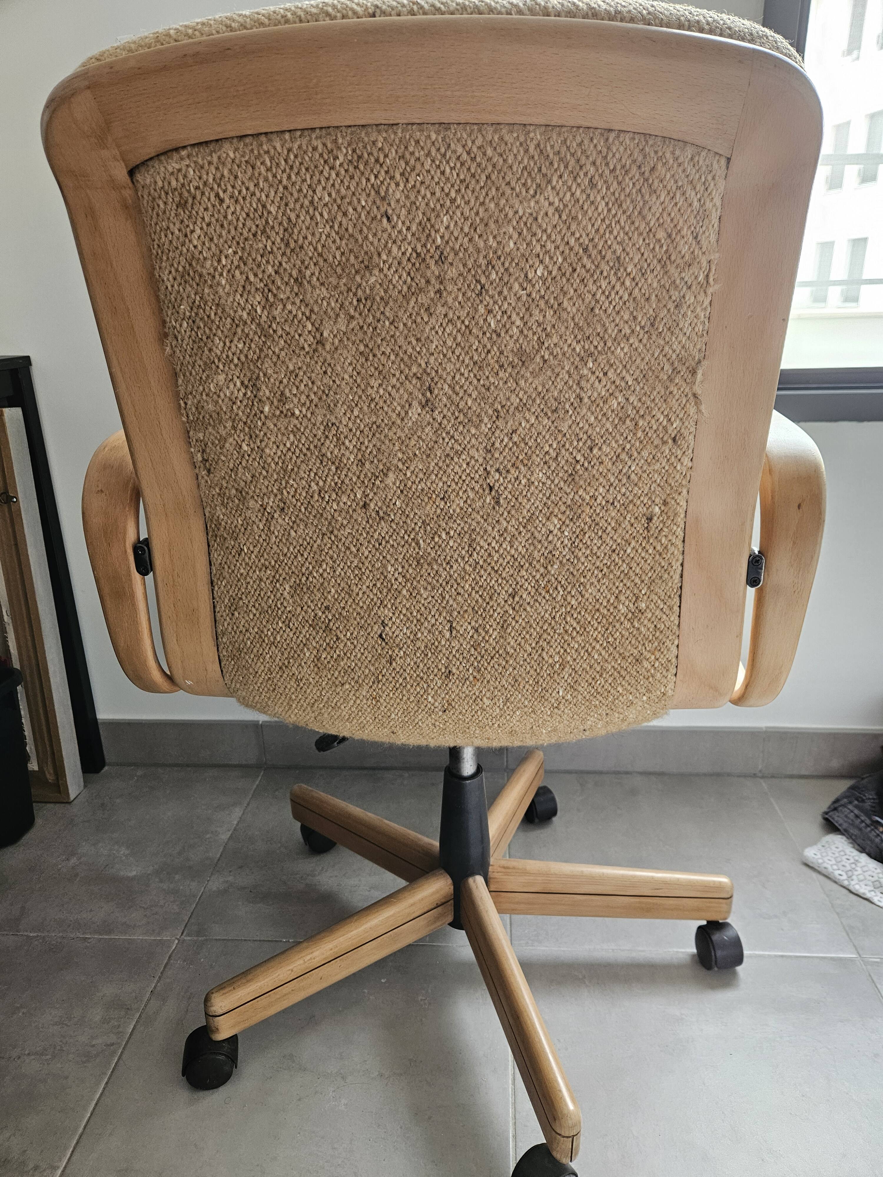 Giroflex office chair