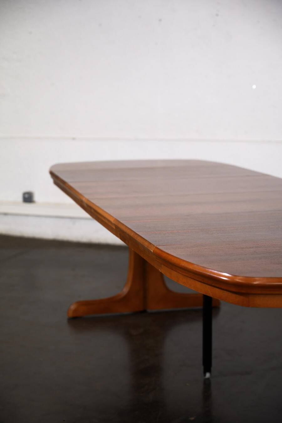 Teak dining table with 4 extensions
