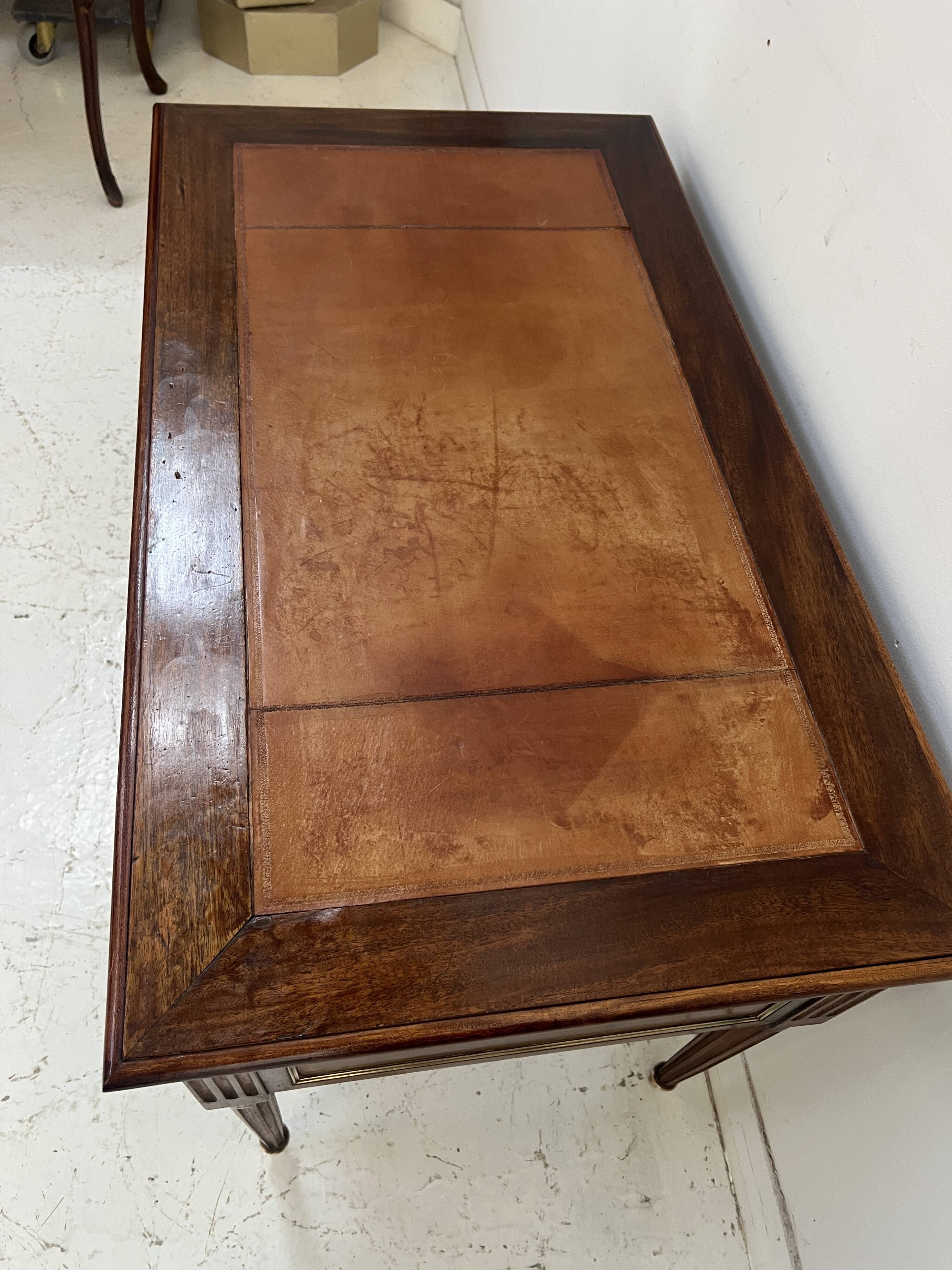 Louis XVI style desk in mahogany and mahogany veneer, 20th century.