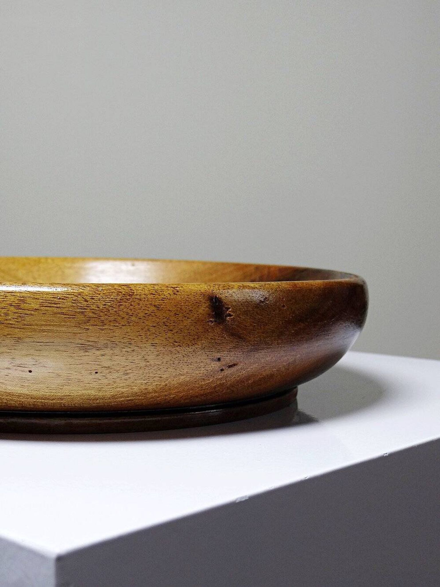 Teak or acacia wood bowl, vintage craftsmanship from the 70s-2000s