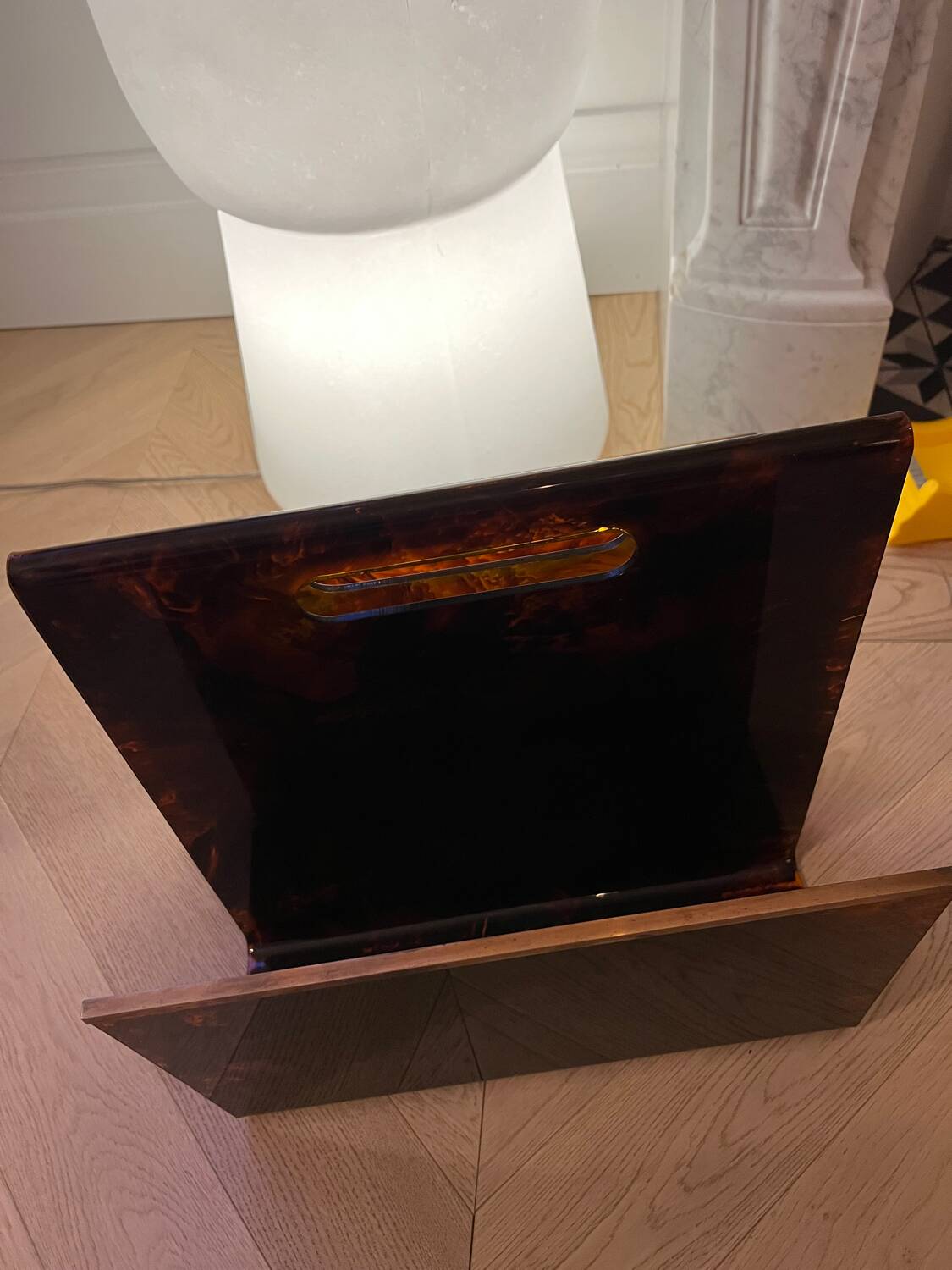 Plexiglas magazine holder
