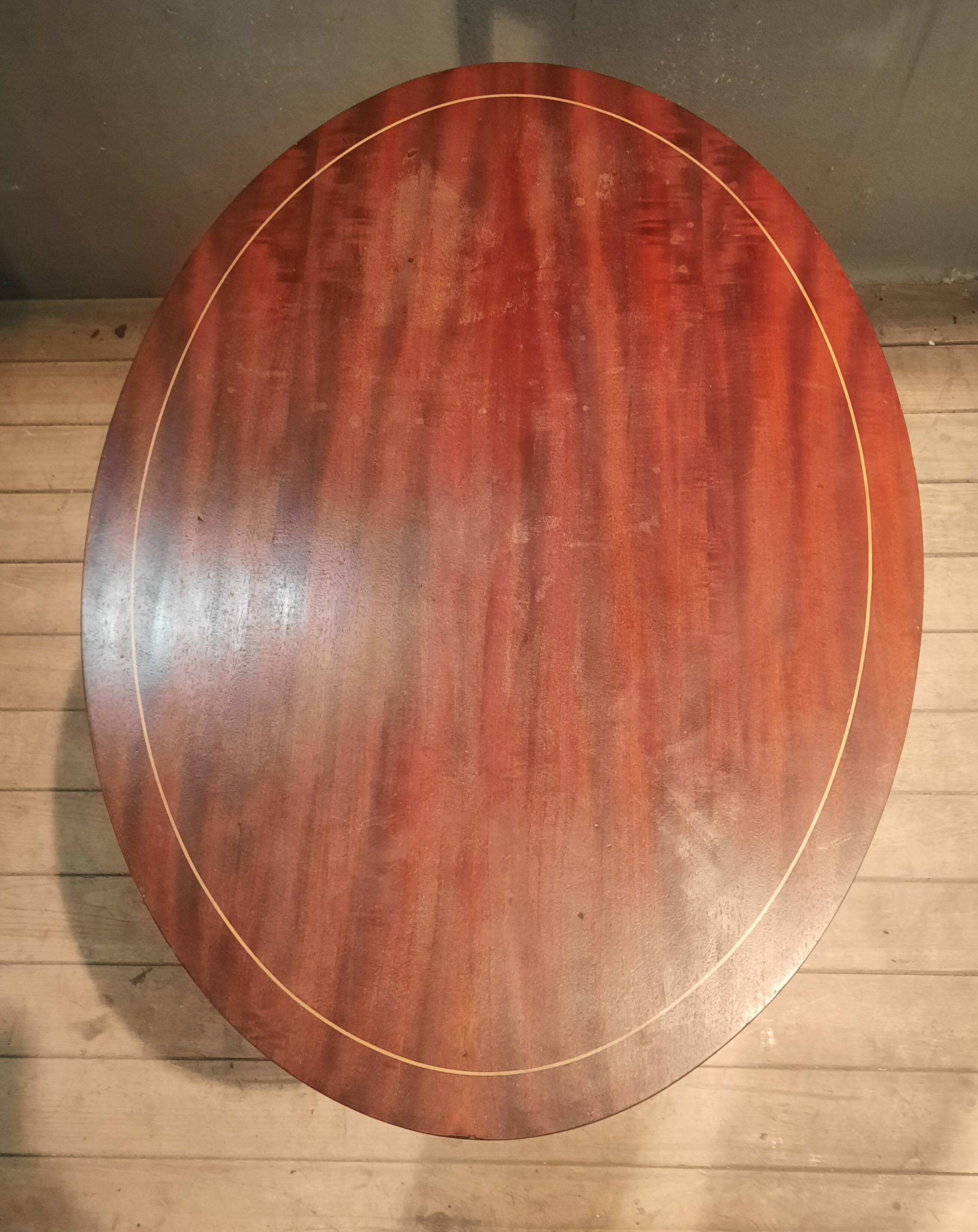 Oval gueridon with 3 trays