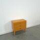 Commode en placage avec poignées rondes de Suède