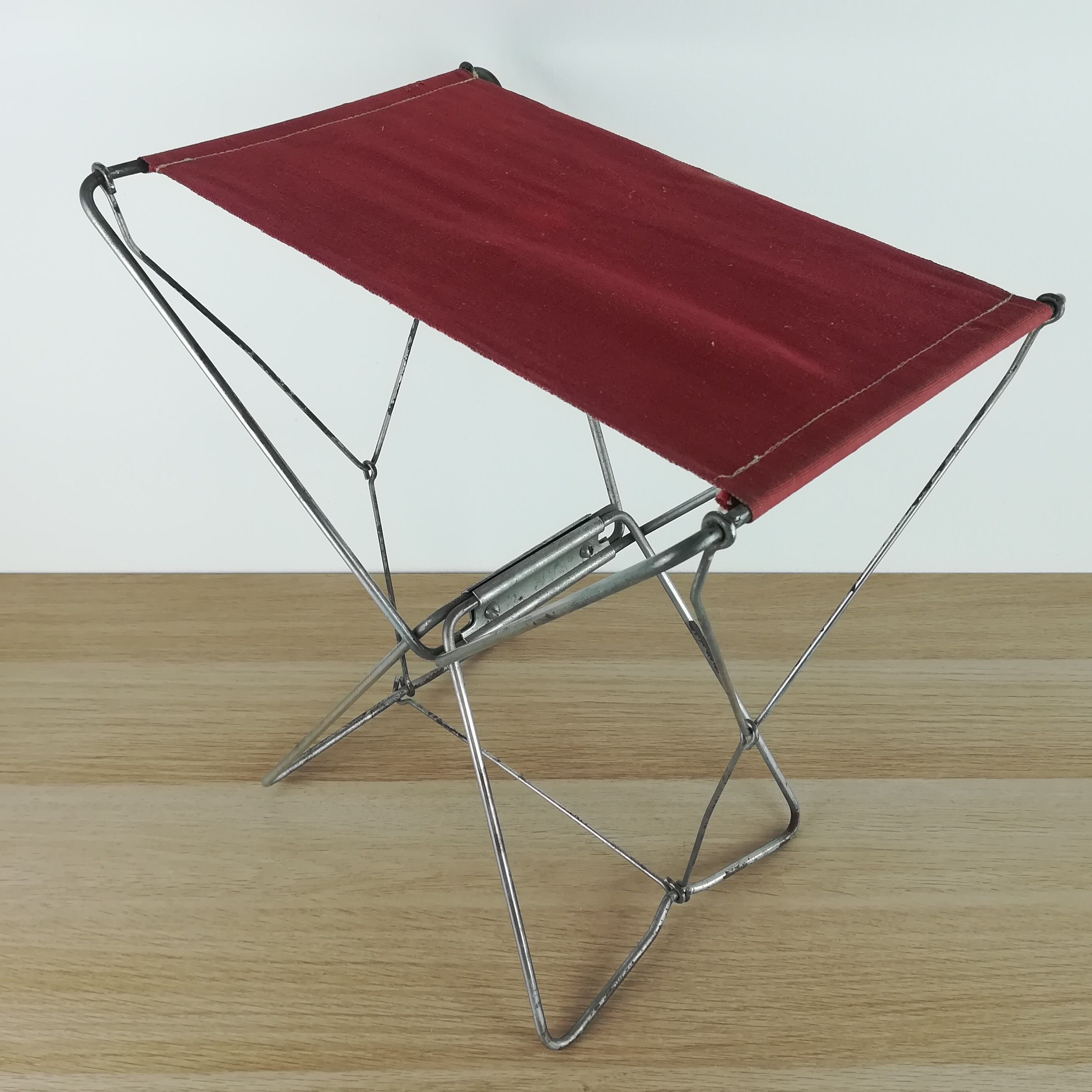 Folding camping seat