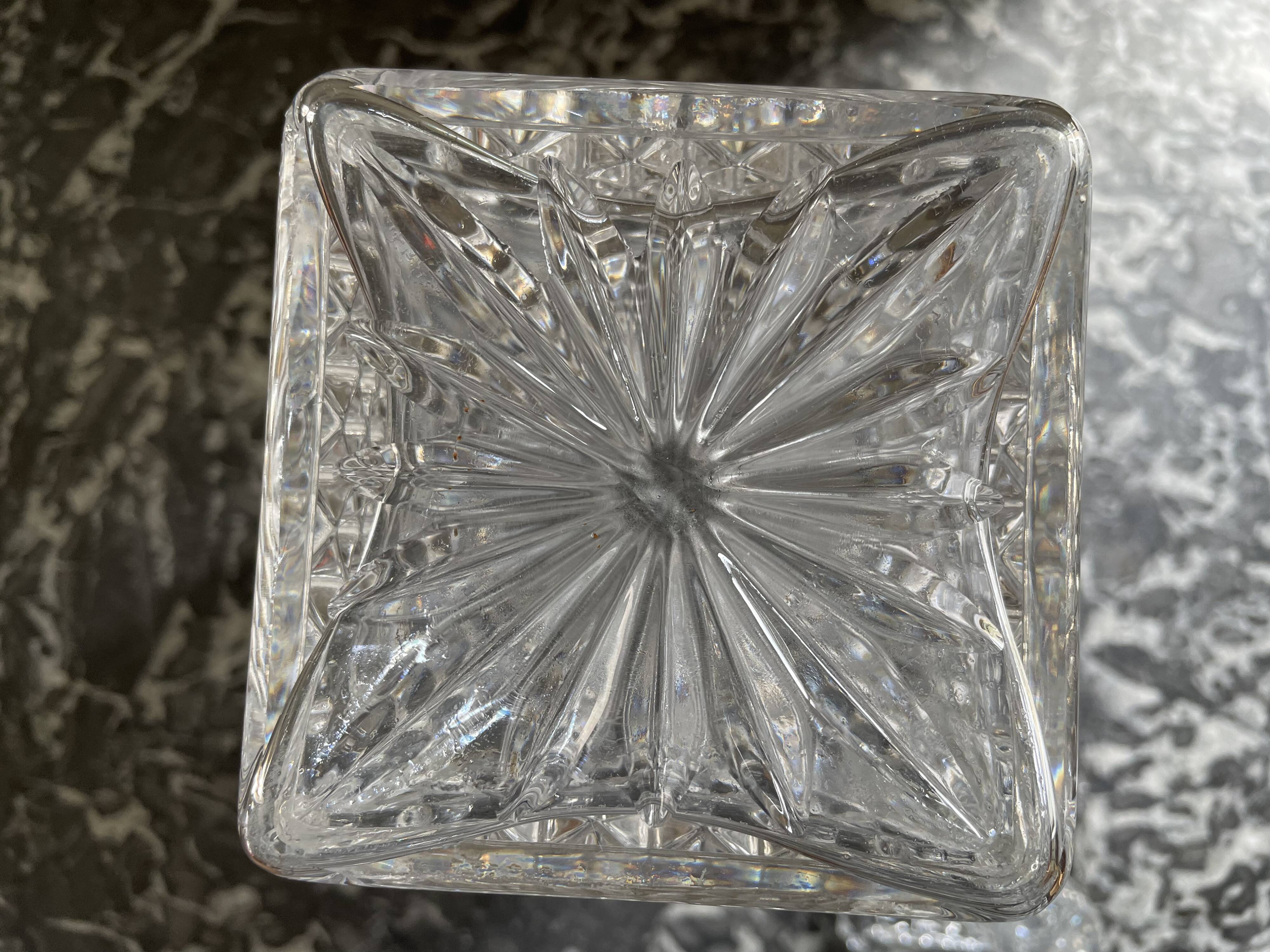 Vintage crystal decanter diamond tip