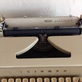 Triumph Gabriele E beige/ vintage 60s writing machine