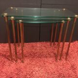 Tables gigognes en laiton et verre