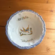 Empty pocket bowl from the French pottery, model Moustier 2008149.