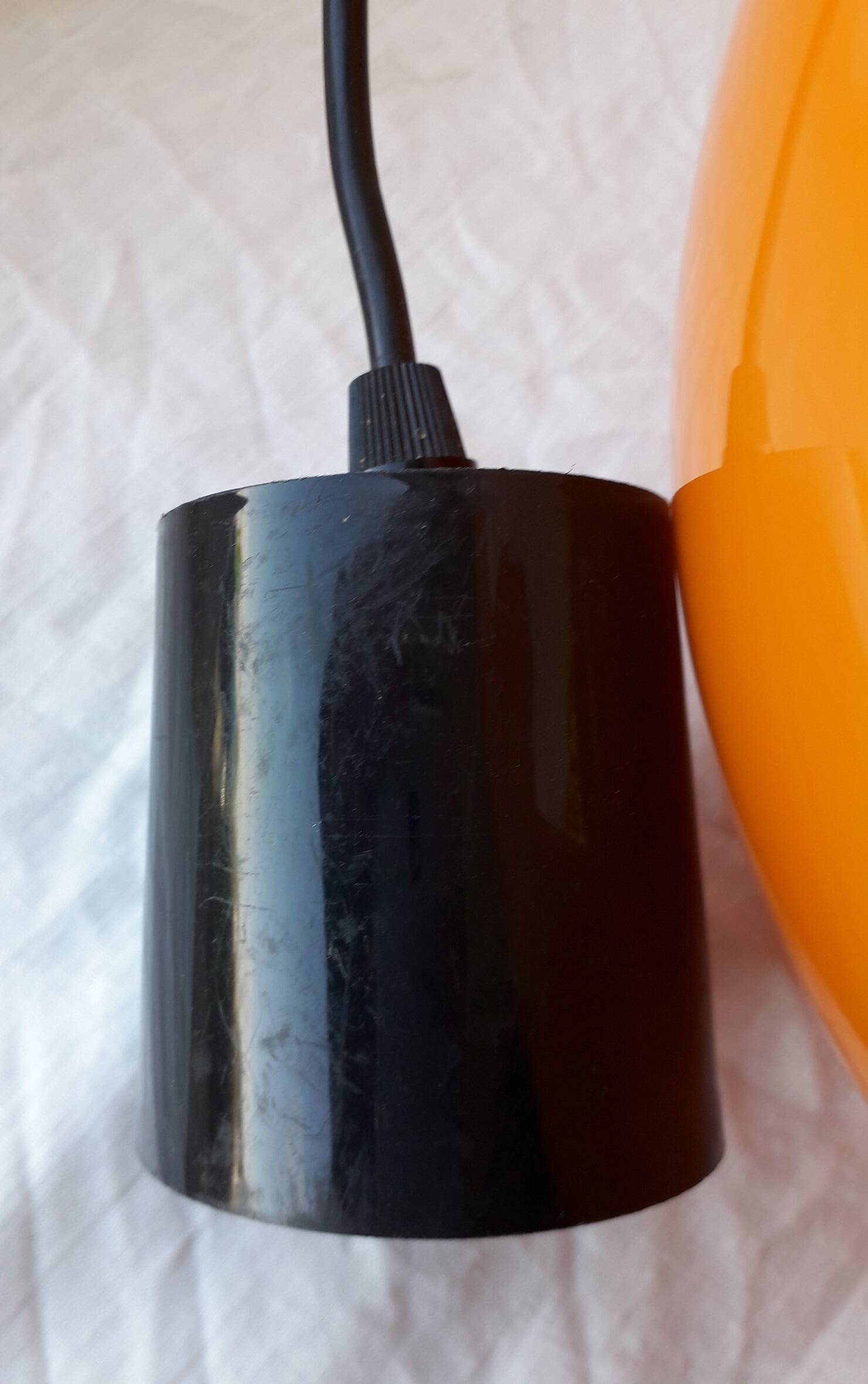 Suspension in orange opaline