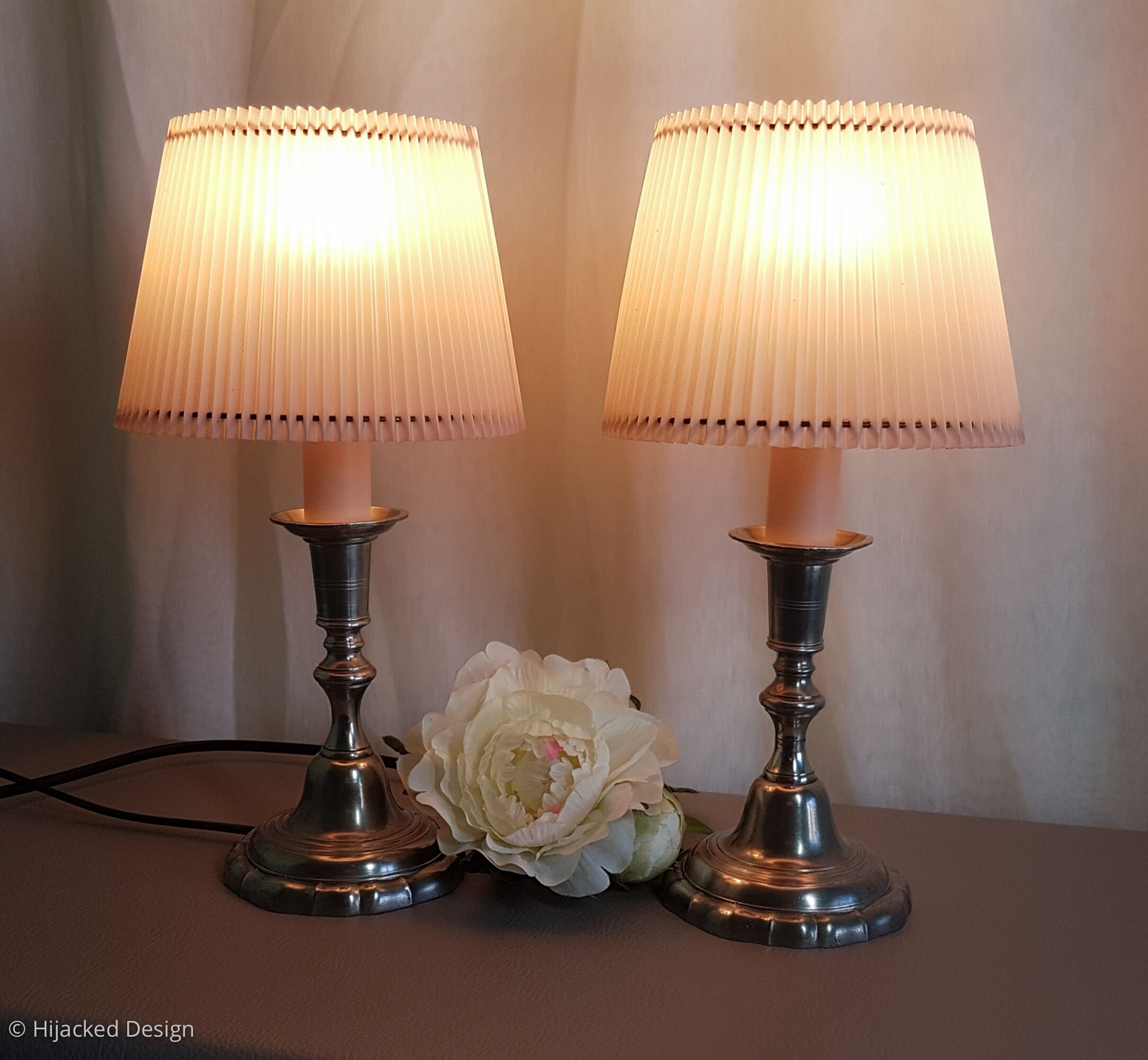 Duo of bedside lamps