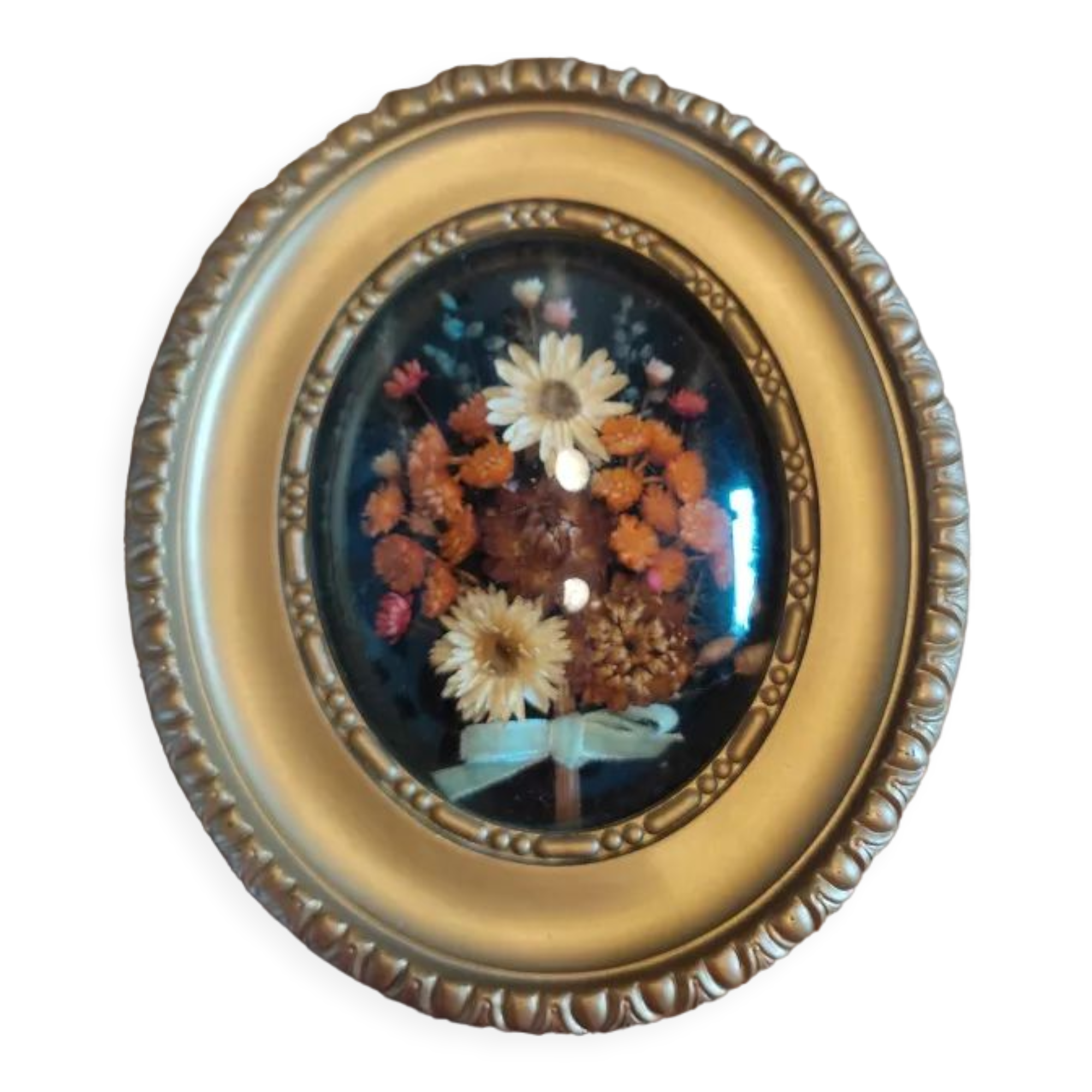 Oval frame with gold patina dried flowers