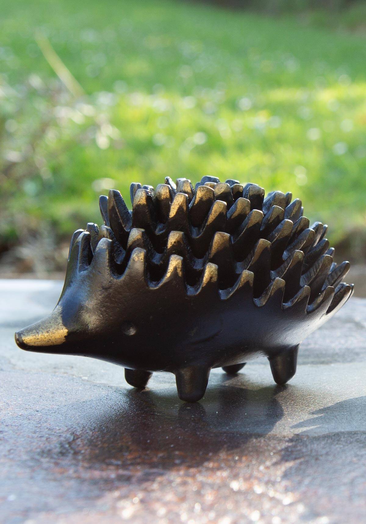 Hedgehog ensemble attributed to Walter Bosse, black patinated brass, circa 1950.