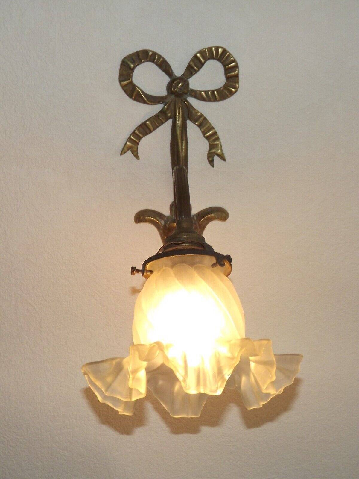 Simple Ruffled Glass Shade Wall Sconce