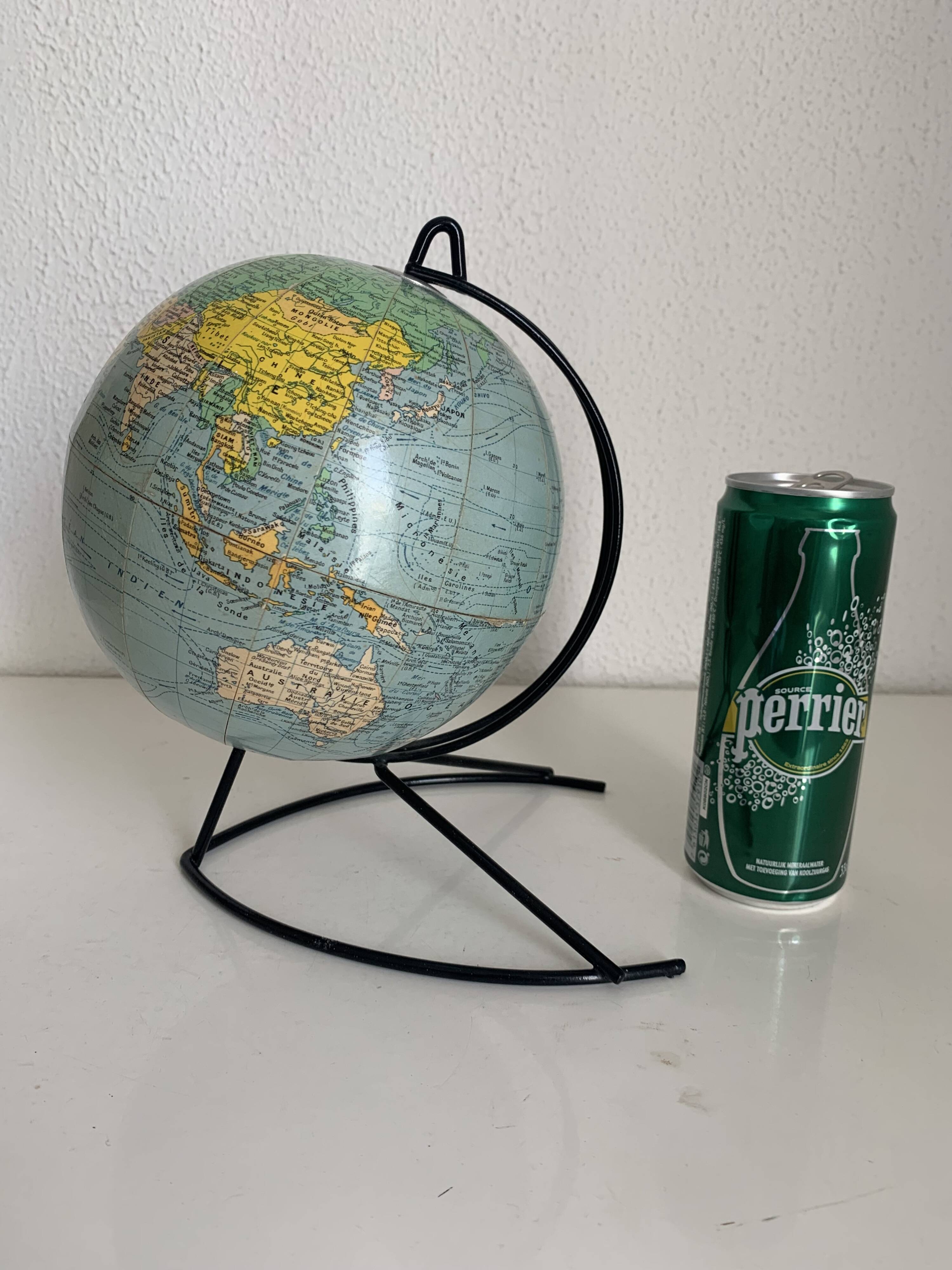 Vintage 1960 terrestrial globe by Girard Barrère - 23 cm