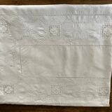 Linge ancien d'exception, très grande nappe brodée