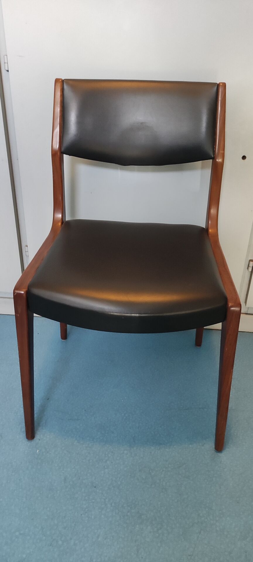2 Scandinavian chairs