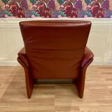 Adjustable and modular leather design armchair.