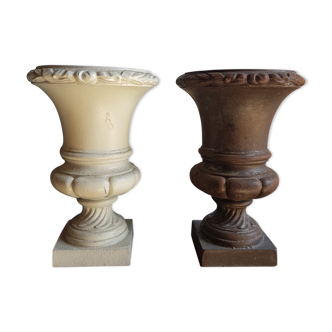 Pair of cast-cast medicis