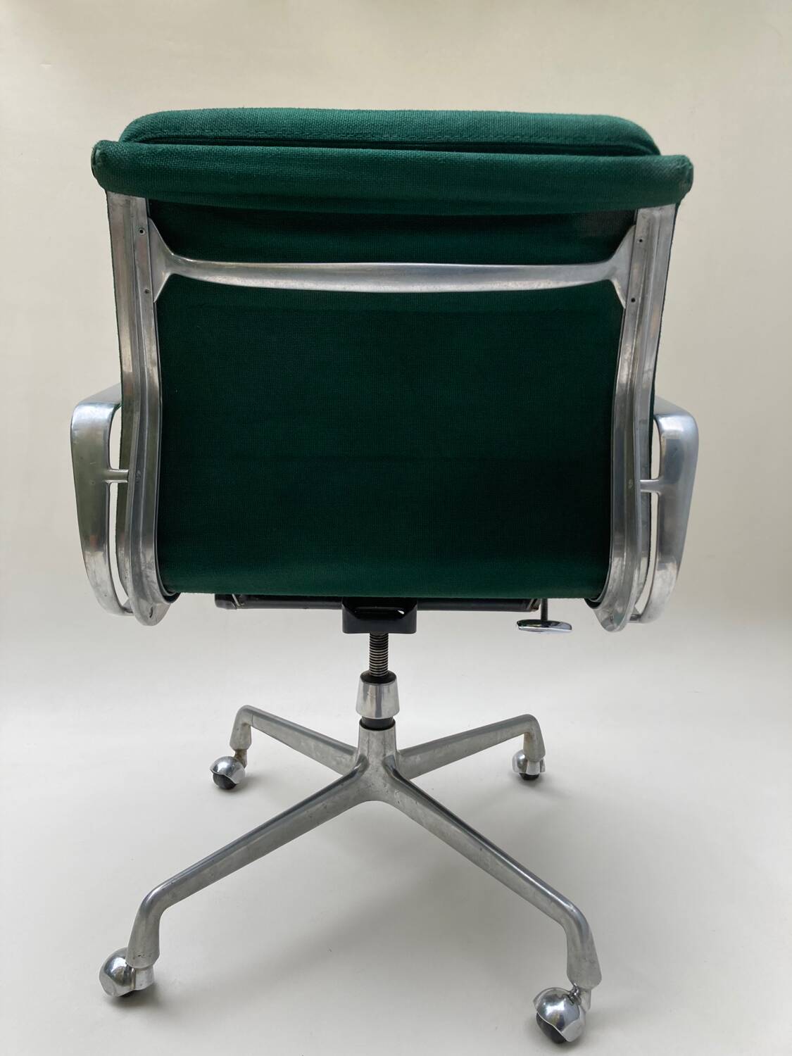 Eames EA 217 office chair