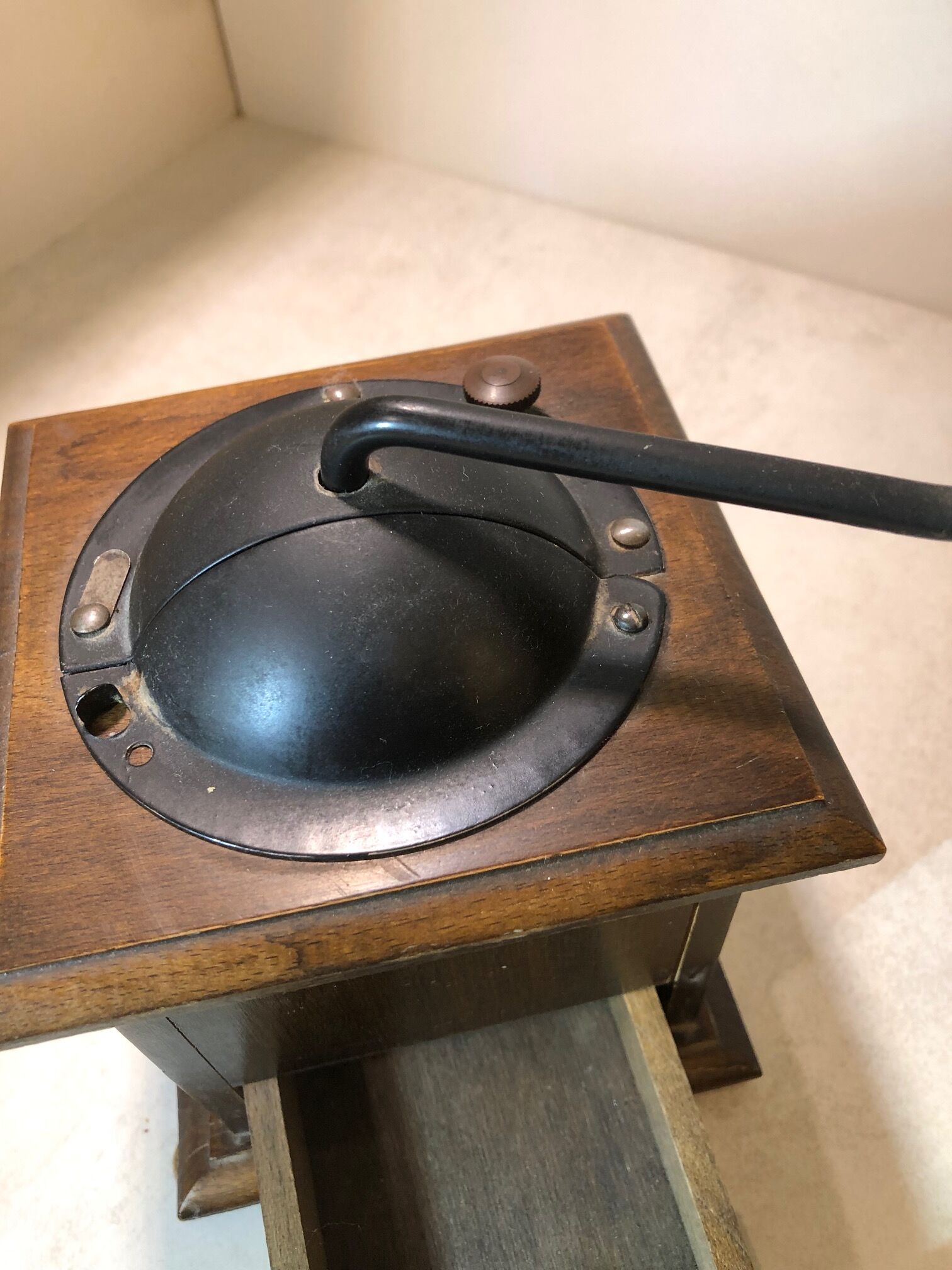 Coffee grinding machine