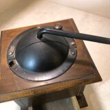 Coffee grinding machine