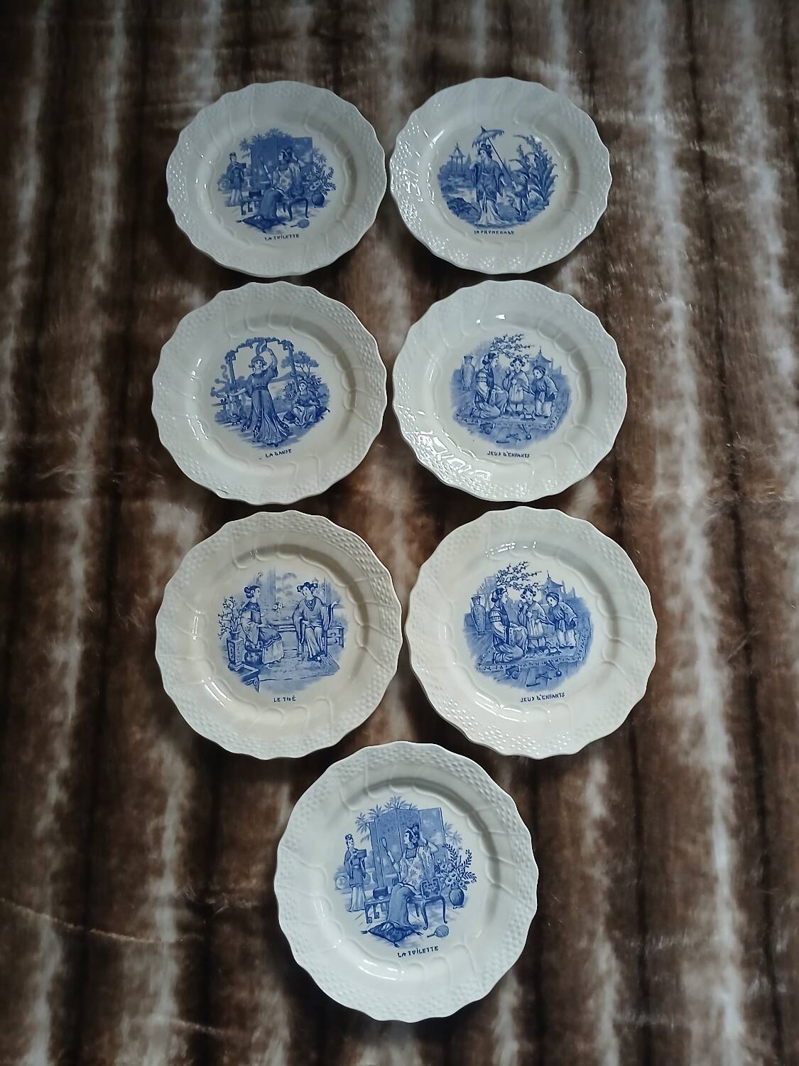 7 assiettes à dessert anciennes en Terre de fer 
