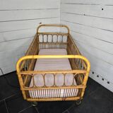 Lit D'enfant vintage en rotin
