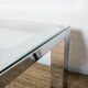 Table basse chromée avec son verre bisauté