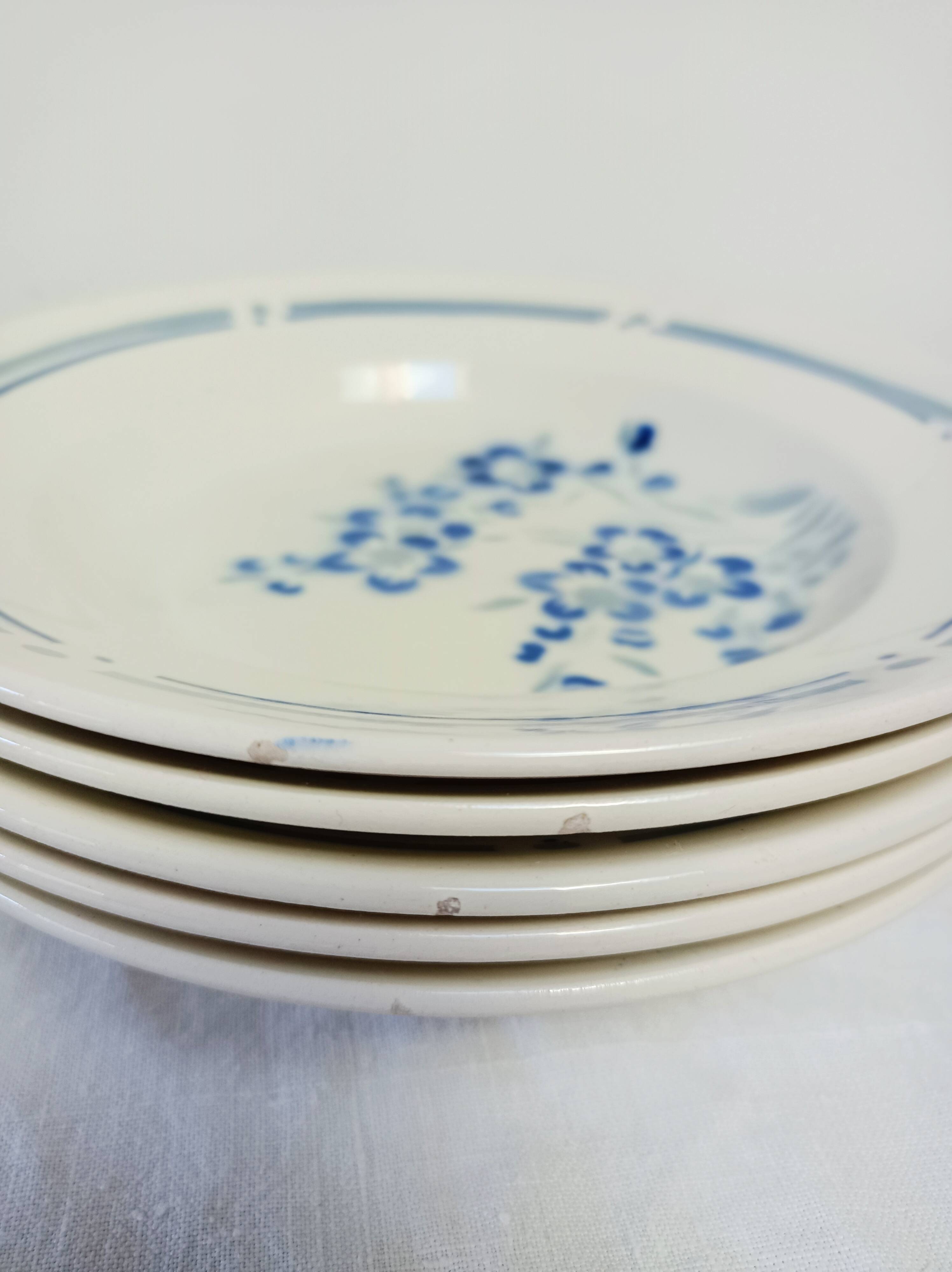Set of 5 Longchamp plates