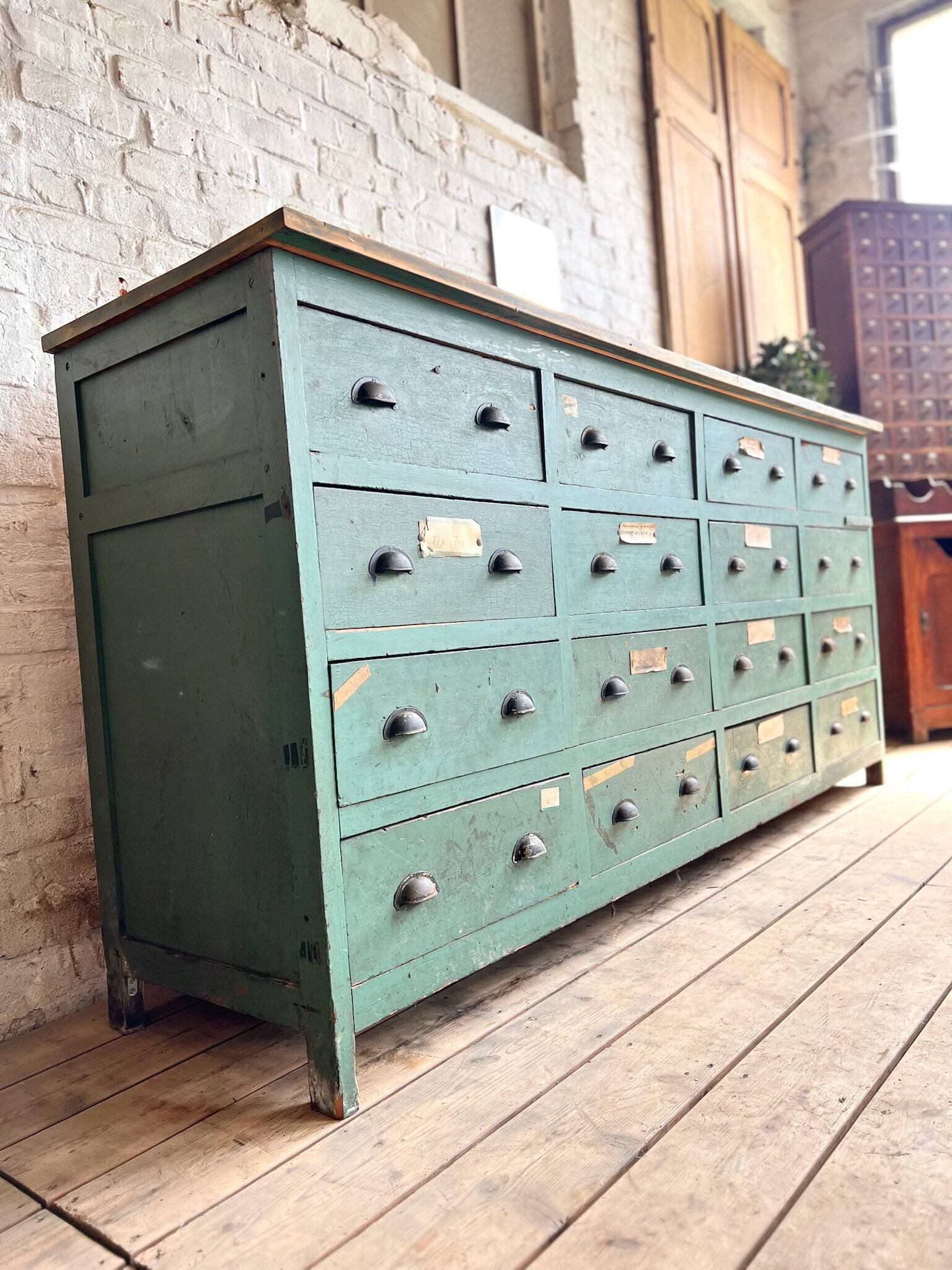 Old workshop drawer unit with original patina.