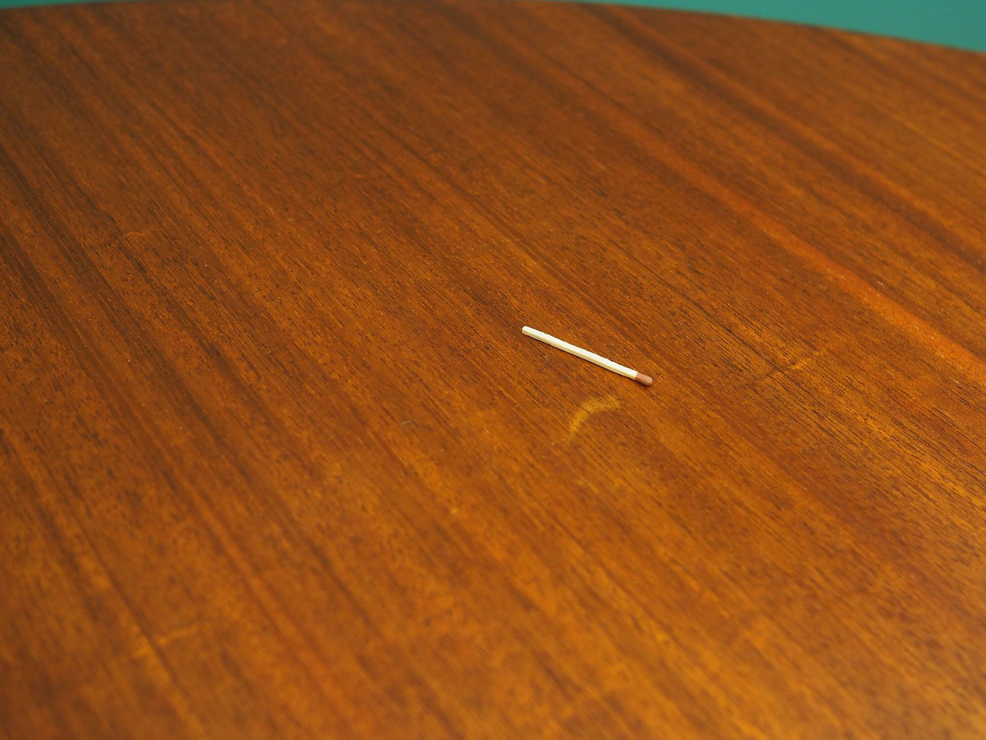 Table demi-ronde en teck, design danois, années 1970, fabricant : Bent Krogh