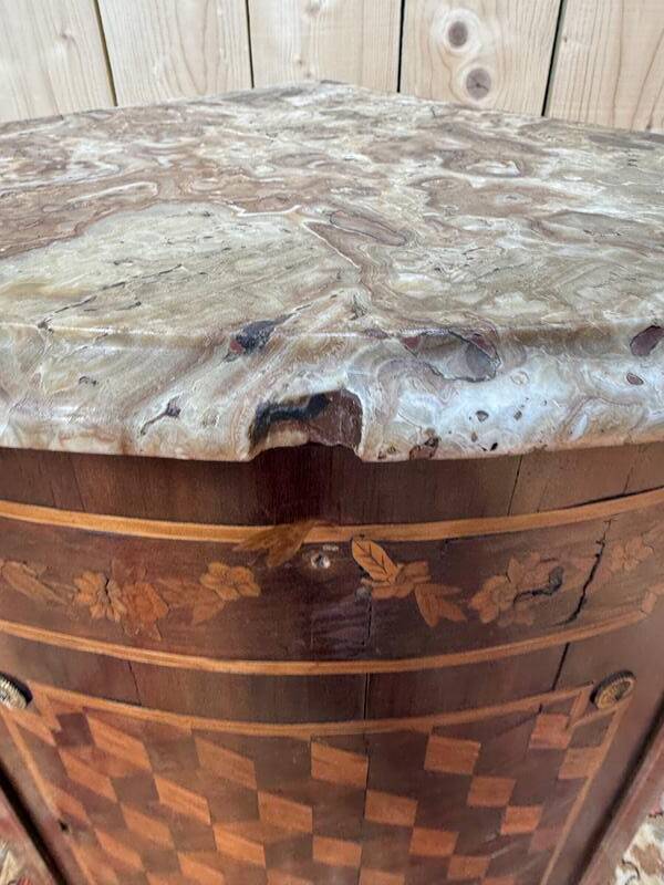 Encoignure en marqueterie époque Louis