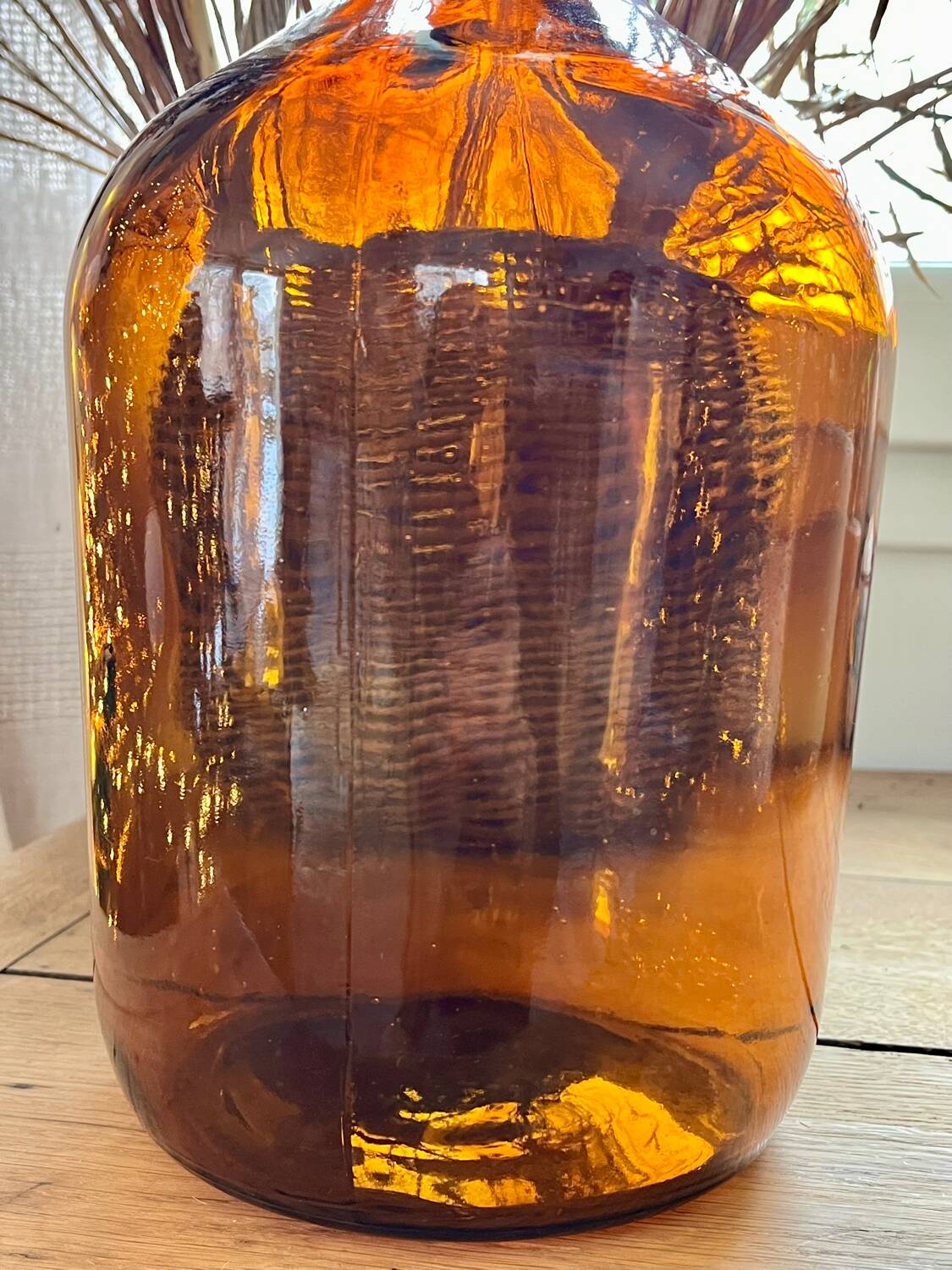 Give me amber Jeanne.