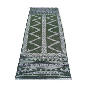 tapis vert et blanc traditionnel