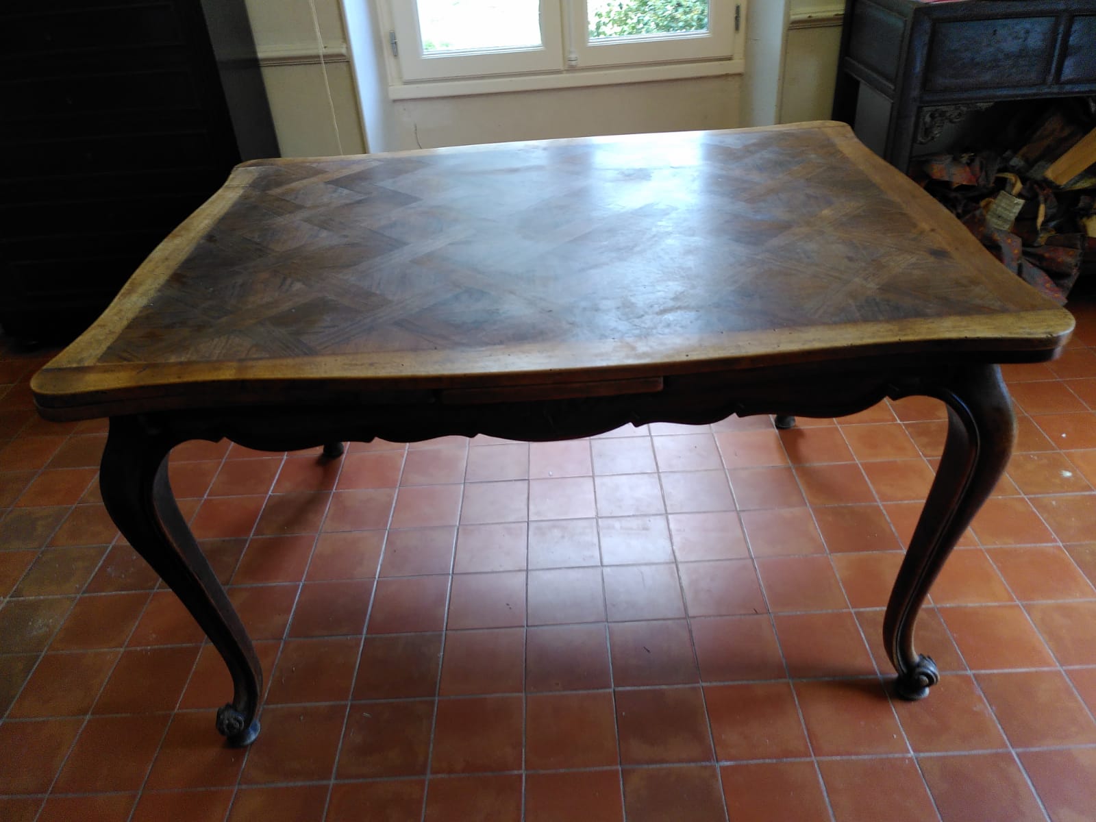 Dining table with extensions